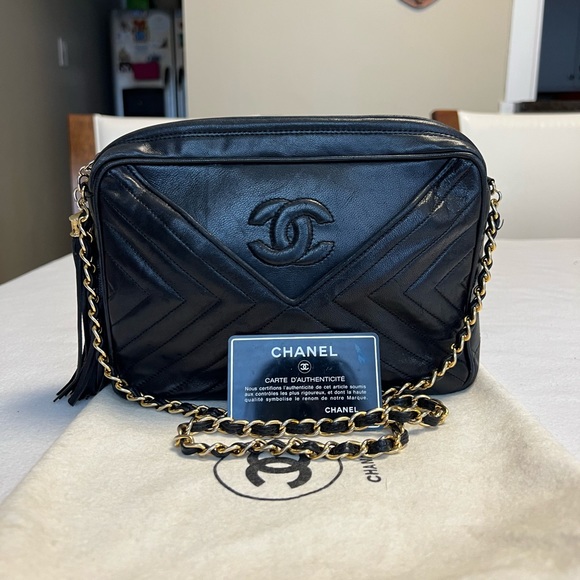 CHANEL CHEVRON LAMBSKIN TASSEL CAMERA BAG